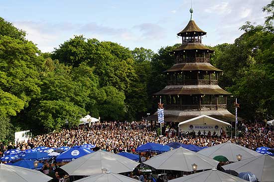 Voll war es 2011: Kocherball am Chinaturm (©Foto: Martin Schmitz)